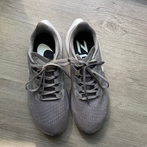 NWOT Rare Women’s Nike Air Zoom Pegasus 37 Running Shoes - Picture 14 of 16